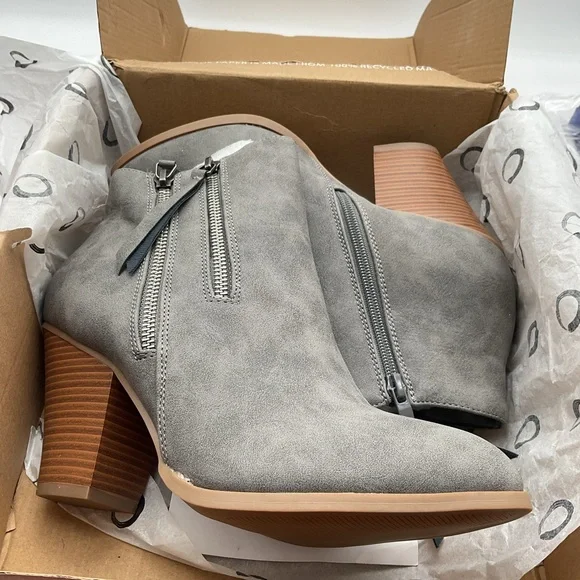 NWT Journee Collection Gray Ankle Booties size 10 - Picture 3 of 6